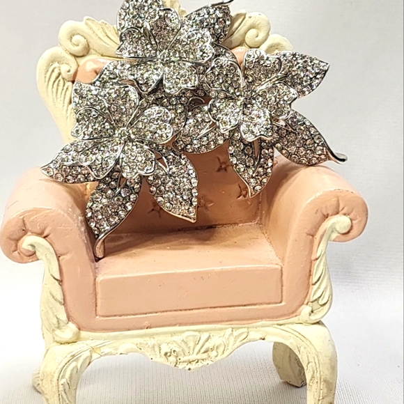 Signed Articlating Large Floral Silver White Crystal Brooch - Picture 4 of 16